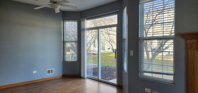 Foto del edificio - 5015 Elmira Ct