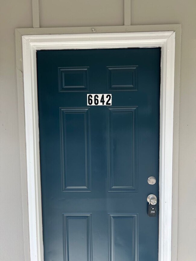 Foto del edificio - 6642 Applegate St