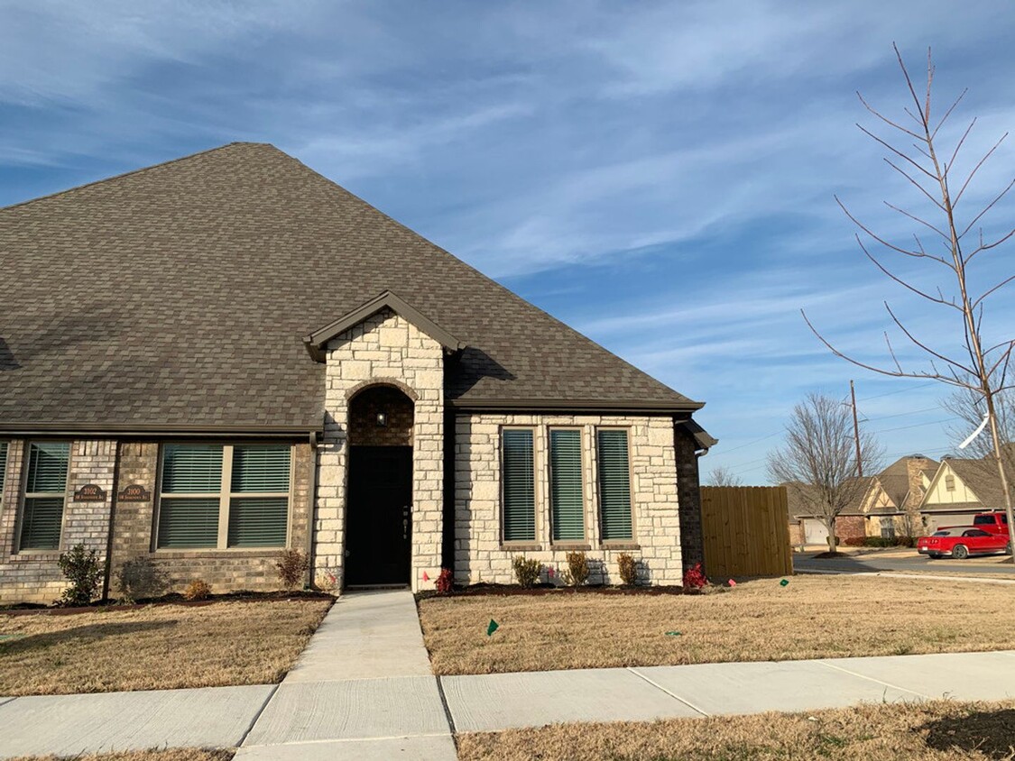 Foto principal - Executive Townhome in Bentonville