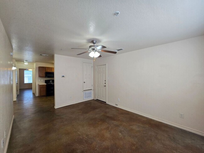 Building Photo - RENT REDUCTION - AVAILABLE NOW!