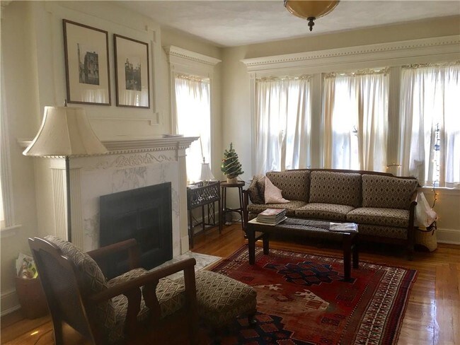 Foto del edificio - 561 Wayland Ave