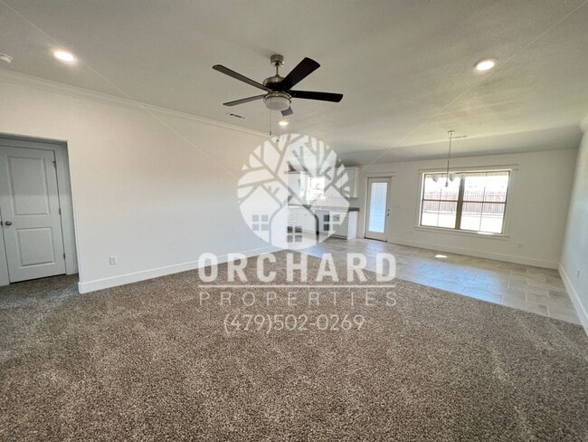 Building Photo - Single-Family Home- Desirable Huntley Plan