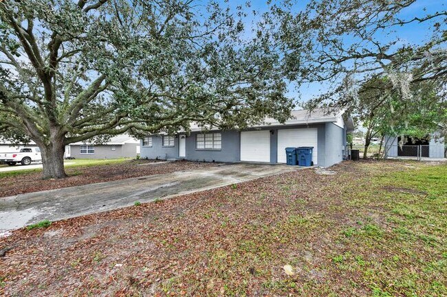 Foto del edificio - 815 Sherwood Dr