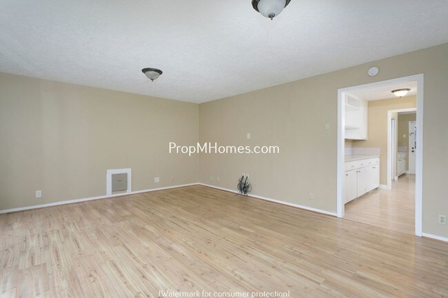 Building Photo - 11060 SW Tonquin Rd