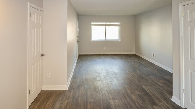 Building Photo - 1000 Beacon Pkwy E