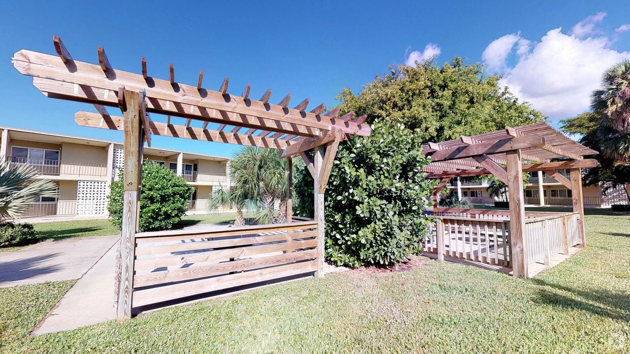 Photo - Cynthia Gardens Apartments