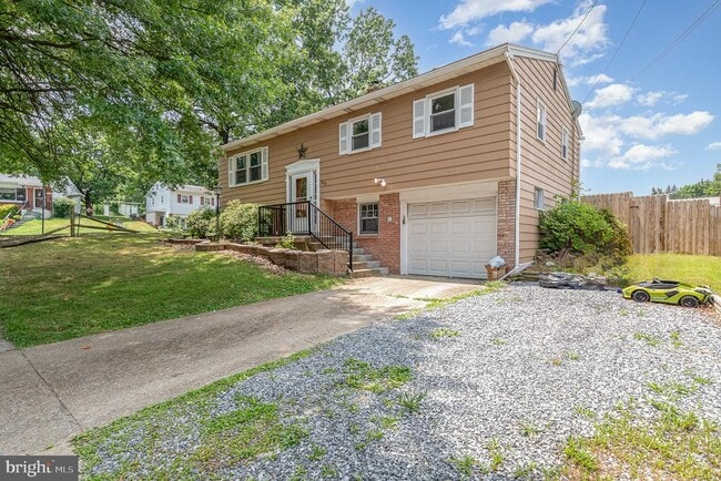 Building Photo - 302 Hickory Hill Terrace