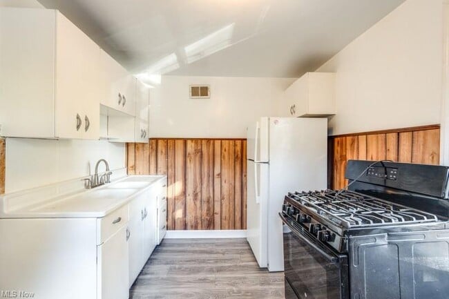 Foto del edificio - 275 E 200th St