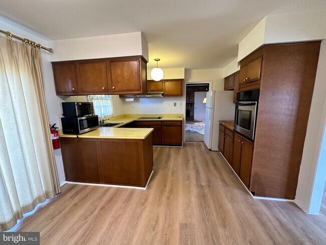 Foto del edificio - 69 Thornhill Ln
