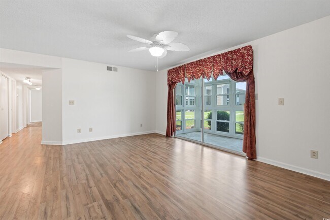 Foto del edificio - 2122 Clearwater Dr