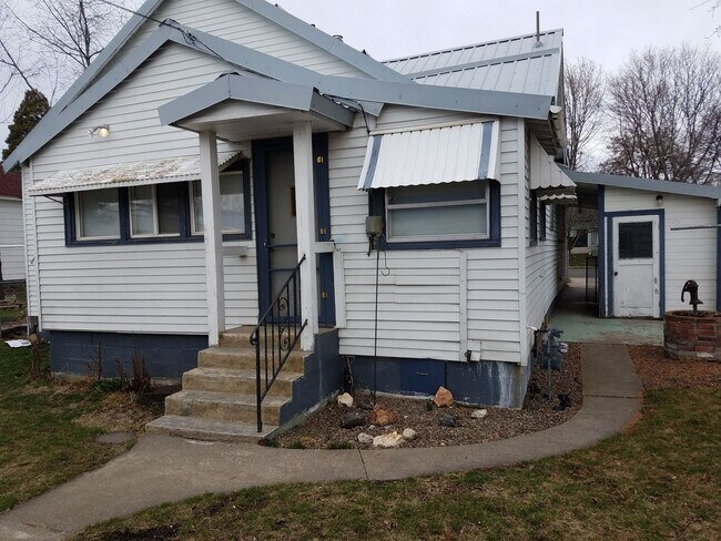 Building Photo - 1518 T Ave
