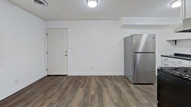 Building Photo - Heights complex