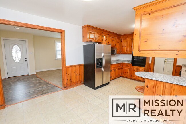 Building Photo - -- ACT FAST!  3 BED 1.5 BATH HOME IN SANDS...