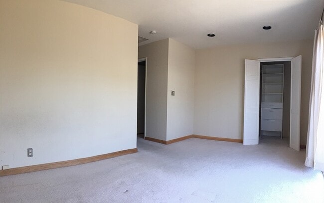 Building Photo - 1437 Lansing Ave