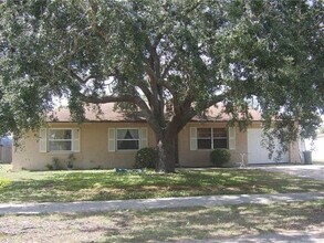 Building Photo - 980 Yellowbird Ave