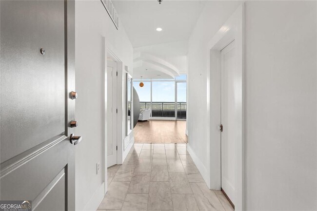 Foto del edificio - 3338 Peachtree Rd NE