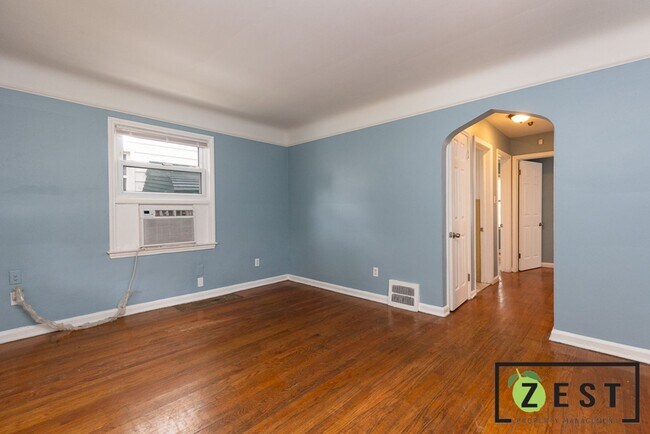 Building Photo - 3-BEDROOM 1-FULL BATHROOM -19980 Prairie D...