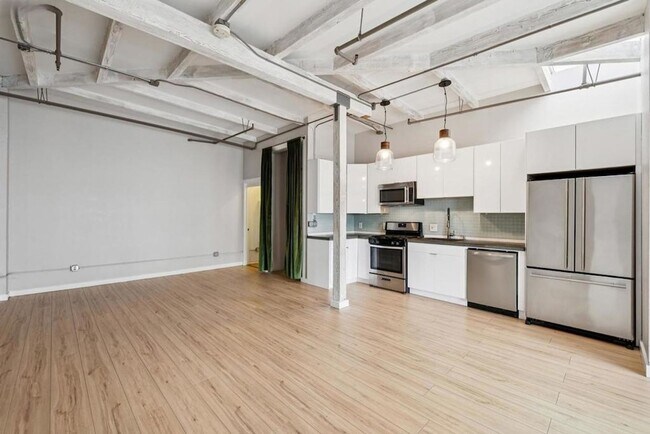 Foto del edificio - Stunning West Oakland Live Work Loft w/ Ground Floor Studio
