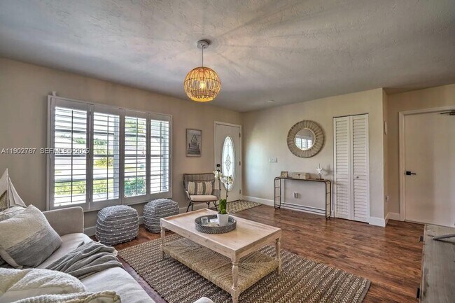 Foto del edificio - 558 102nd Ave N