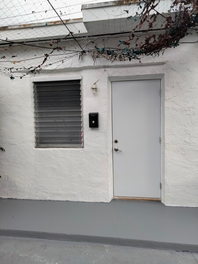 Foto del edificio - 635 NE 4th St