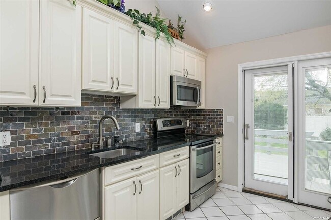 Building Photo - 39 Cambria Rd