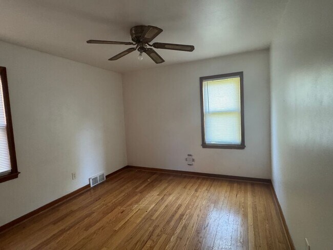 Foto del edificio - 11820 College St