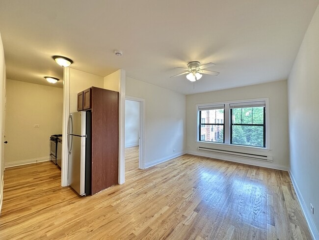 Building Photo - 755 W Cornelia Ave