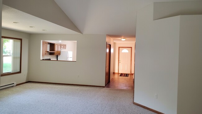 Foto del edificio - 335 Maple Ridge Ct