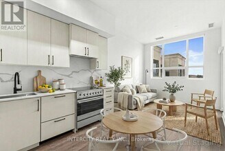 Building Photo - 2075 King Rd