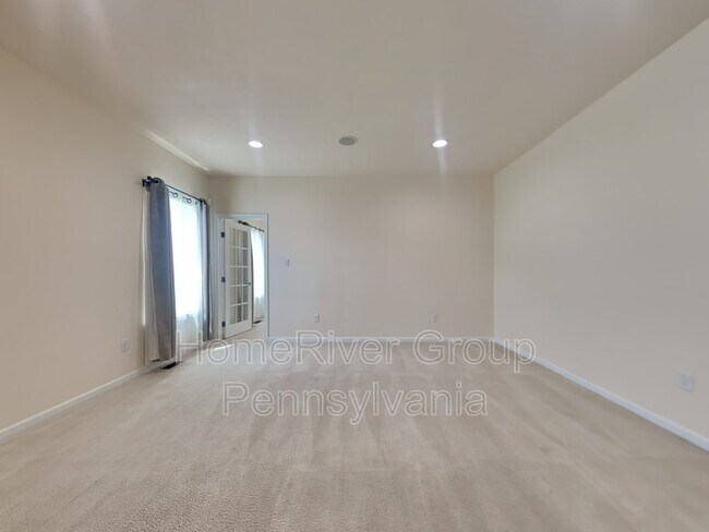 Building Photo - 2066 Dantry Dr.