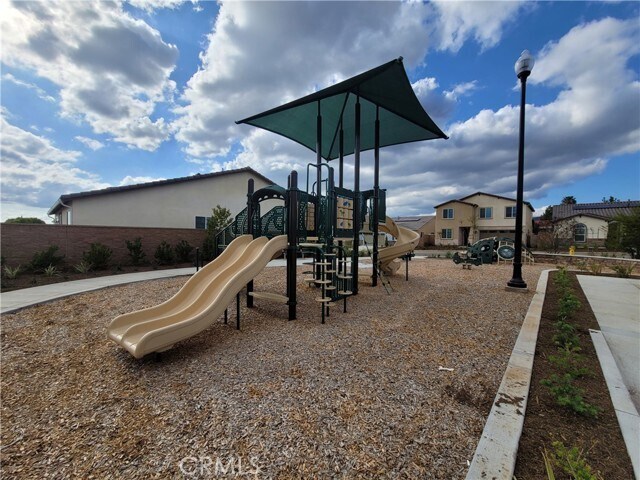Foto del edificio - 34232 Travis Ln