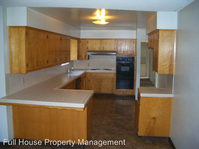 Building Photo - 711 W Theta Ave