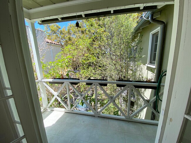 Balcony - 420 N Harper Ave
