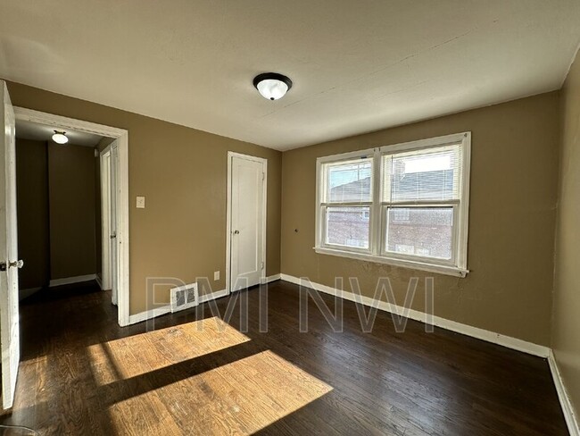 Building Photo - 7230 Columbia Ave