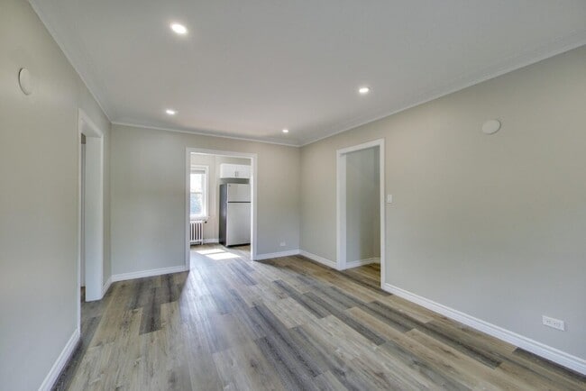 Building Photo - Beautifully Renovated 2 Bedroom Unit
