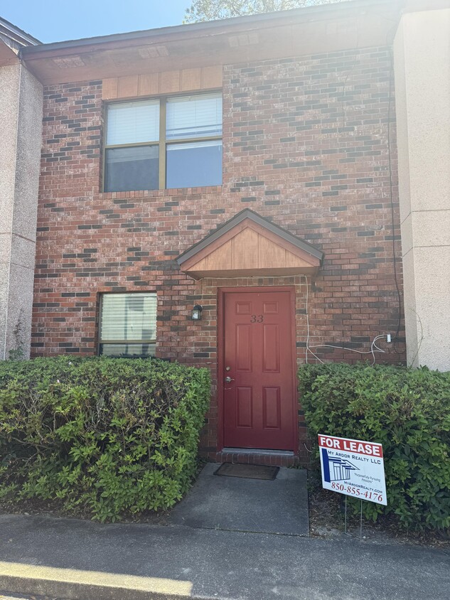 Foto principal - 696 Tyner St