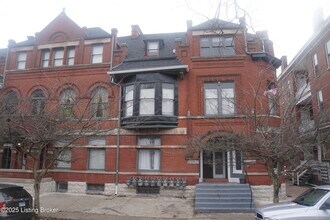 Building Photo - 226 W Burnett Ave