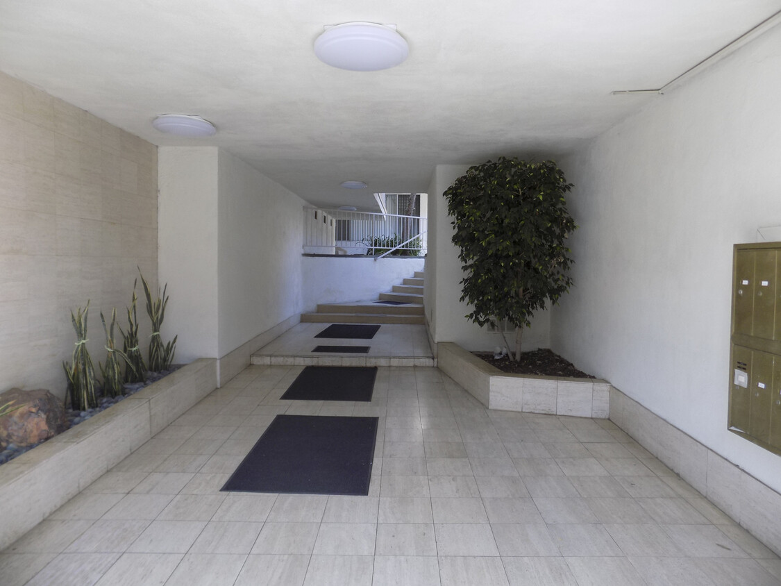 Foto del edificio - 505 Idaho Ave in Santa Monica - steps to M...