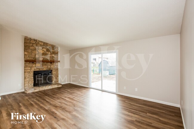 Foto del edificio - 5893 Beau Jardin Dr