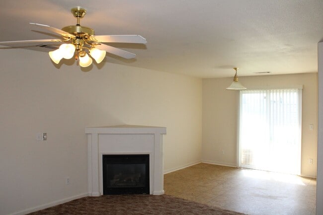 Building Photo - 3720 Vinewood Dr