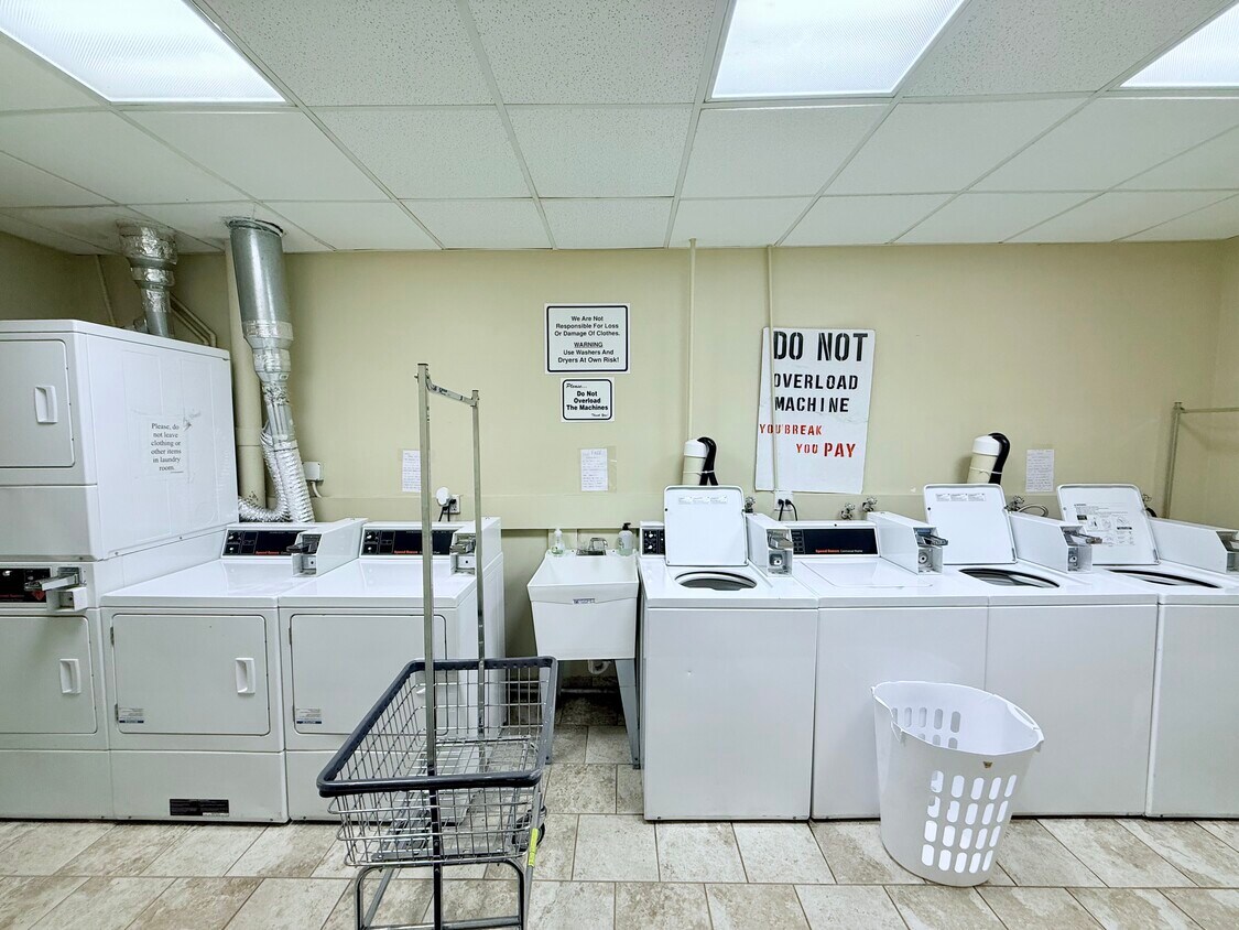 Foto del edificio - 839 W Sheridan Rd