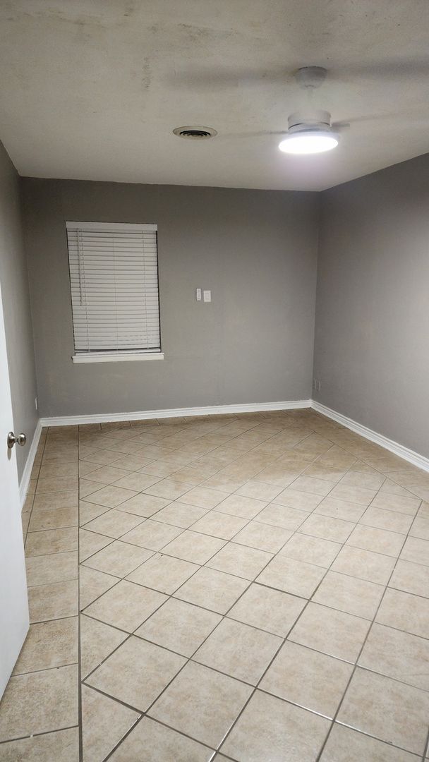 Building Photo - 3 Bedroom Single Family Home in Grand Prairie