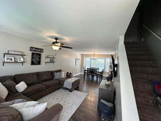 Foto del edificio - Seckman 3 bedroom 2 story fenced in yard