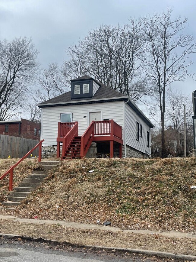 Foto del edificio - Remodeled 2 Bed/1 Bath home off 23rd!