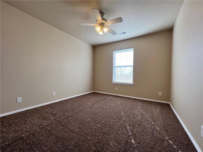 Building Photo - 651 Appleridge Dr