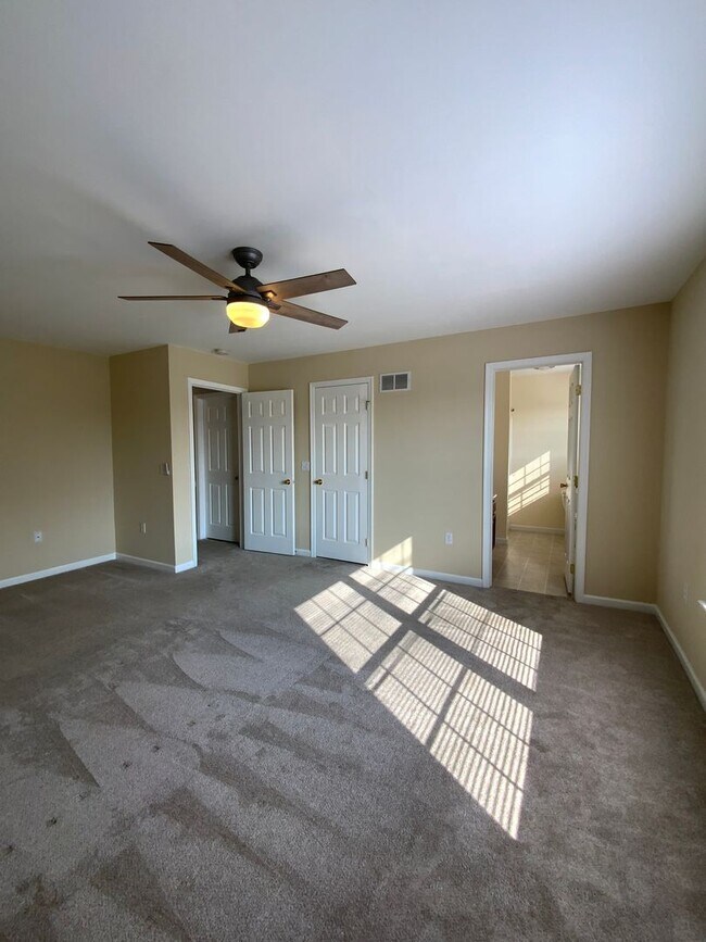 Building Photo - Great town home in Sterling Place