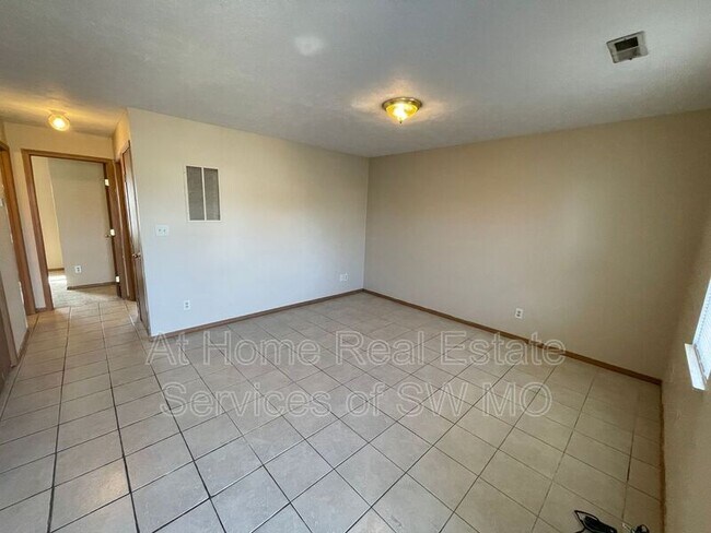 Foto del edificio - 750 S Campbell Ave