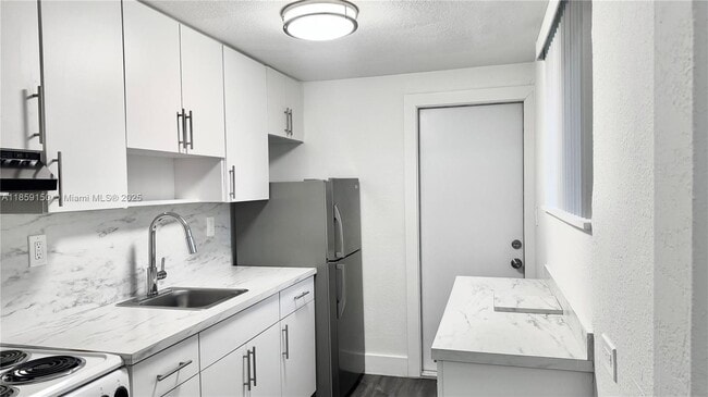 Foto del edificio - 7619 Abbott Ave