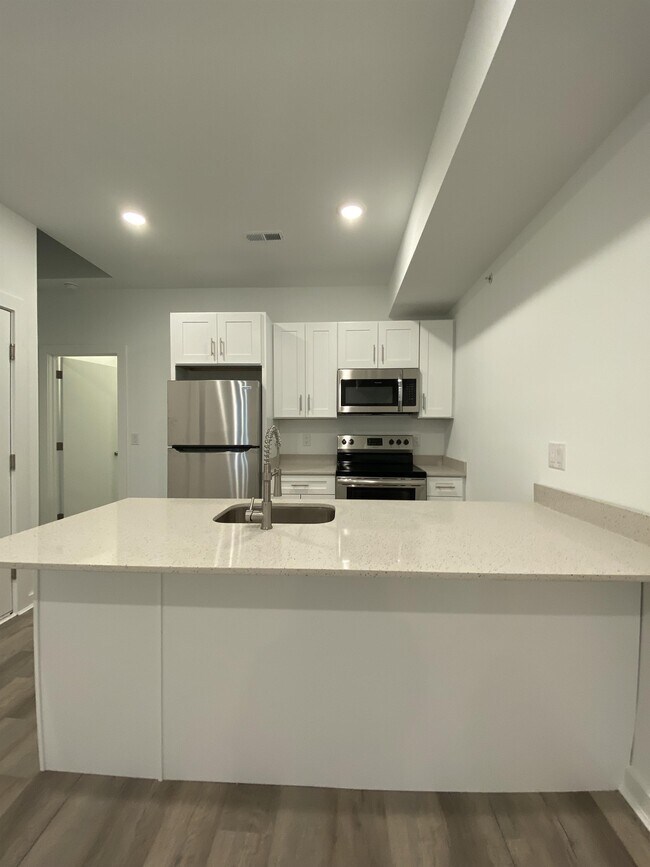 Building Photo - 667 N 52nd St