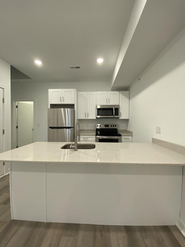 Building Photo - 667 N 52nd St